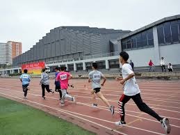 埃兰路球场的比赛已经重新开始…… 加油，曼联！🇾🇪 46分钟｜⚪️ 0-0 🔴 ｜ #MUFC 来源：Stretford Paddock