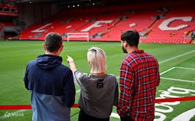 CCTV5直播！上海VS新疆胜负难料，洛夫顿遭遇禁赛，卢伟迎来挑战